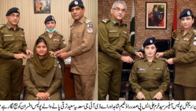 Photo of ملتان میں لیڈی پولیس افسروں کی ترقی،بیج لگادئیے گئے