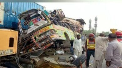 Photo of ڈی جی خان : مسافر بس اور ٹرالر میں خوفناک تصادم، 27 مسافر جاں بحق