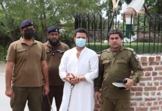 Photo of سمیع اللہ خان کے مجسمے سے ہاکی اور گیند چوری کرنےوالا گرفتار
