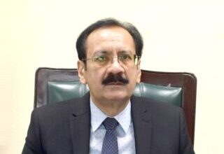 Photo of ڈینگی کا خاتمہ ہم سب کے لیے ایک کھلا چیلنج ہے : کمشنر ملتان