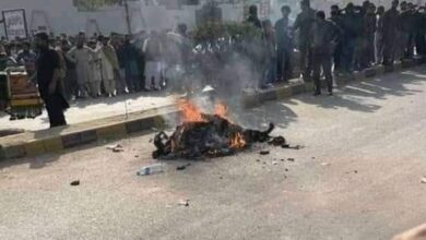 Photo of سیالکوٹ : فیکٹری کے غیر ملکی منیجر کو مذہبی پوسٹر اتارنے کا الزام لگا کر قتل کردیا گیا