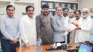 Photo of ہائیڈرو یونین کے عہدیداروں کی میپکو چیف سے ملاقات، پھول پیش کئے