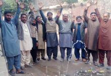 Photo of ملتان : واسا کی غفلت؛ صاف پانی ضائع، رحیم آباد کے مکینوں کا احتجاج