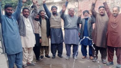 Photo of ملتان : واسا کی غفلت؛ صاف پانی ضائع، رحیم آباد کے مکینوں کا احتجاج