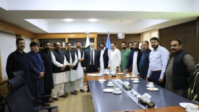 Photo of ٹیچرز غائب، ایمپلائز یونین چیئرمین ایچ ای سی سے ملنے پہنچ گئے